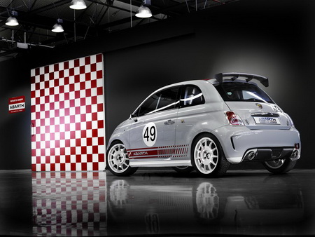 RENOVACIÓN DEL EMBLEMA DE FIAT Abarth y 500, en Nueva York