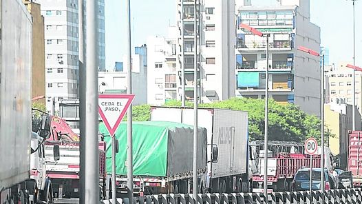 Ya rige el plus para camiones en las autopistas porteñas