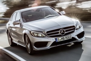 Mercedes-Benz C250, AMG Line, Avantgarde, Diamantsilber metallic Mercedes-Benz C250, AMG Line, Avantgarde, Diamantsilber metallic, Leder
Cranberryrot/Schwarz, Zierelemente Holz Esche schwarz offenporig, (W205),
2013