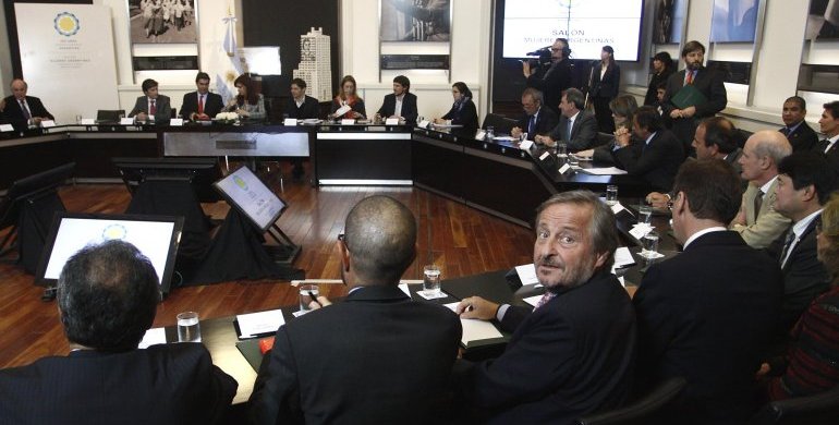 La mandataria se reunió con fabricantes, autopartistas y concesionarias