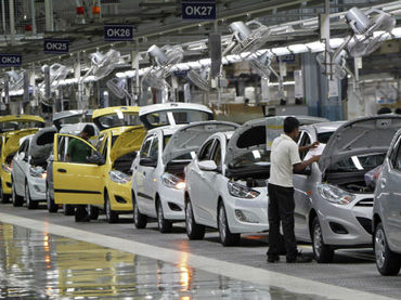 El Gobierno comienza a reunirse con las automotrices para definir el futuro del impuesto interno