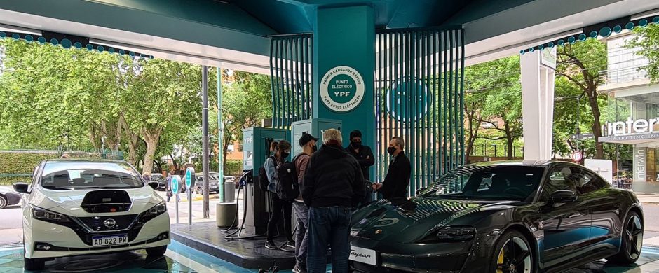 YPF habilitó hoy sus primeros cargadores para autos eléctricos YPF habilitó hoy sus primeros cargadores para autos eléctricos