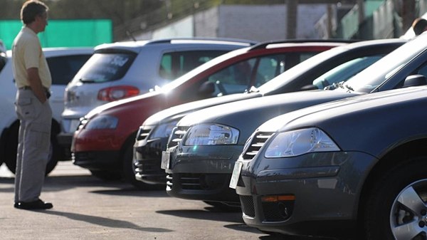Leve caída de la venta de autos usados en julio