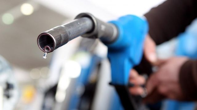 ¿En qué año se dejarán de vender autos diésel y nafteros?