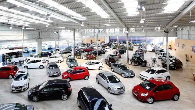 Comprar un auto con plan de ahorro es 30% más caro que al contado